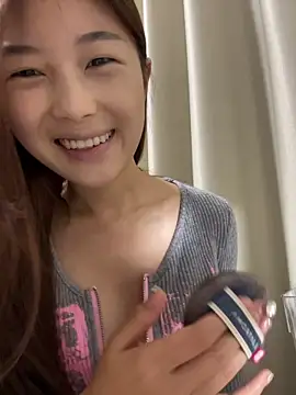 Snapshot of Sweet-Angel999 chatting on November 2025 03:56:01 PM Sweet-Angel999 online show from November 2025 03:56:01 PM