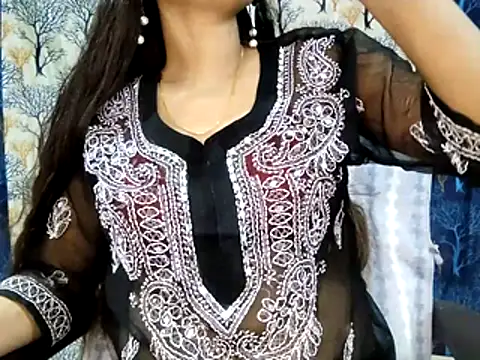 Aarvi Arora online show from November 2025 11:27:02 AM