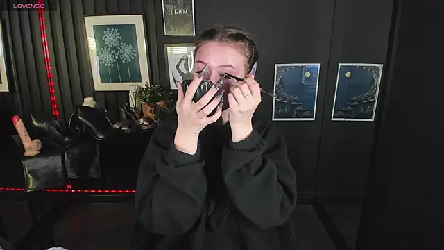 Snapshot of Lily_Moonlight chatting on December 2024 06:32:01 AM Lily Moonlight online show from December 2024 06:32:01 AM