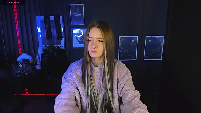 Snapshot of Lily_Moonlight chatting on December 2024 11:37:02 AM Lily Moonlight online show from December 2024 11:37:02 AM