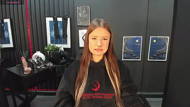 Snapshot of Lily_Moonlight chatting on January 2025 07:10:02 AM Lily Moonlight online show from January 2025 07:10:02 AM