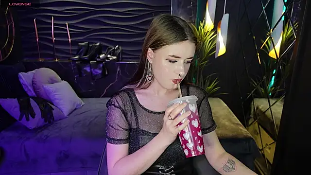 Snapshot of Lily_Moonlight chatting on January 2025 02:02:02 PM Lily Moonlight online show from January 2025 02:02:02 PM