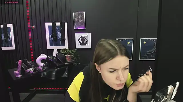 Snapshot of Lily_Moonlight chatting on February 2025 07:26:01 AM Lily Moonlight online show from February 2025 07:26:01 AM