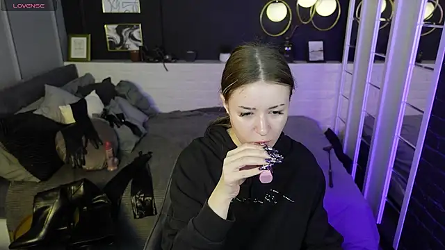 Snapshot of Lily_Moonlight chatting on March 2025 07:47:02 AM Lily Moonlight online show from March 2025 07:47:02 AM