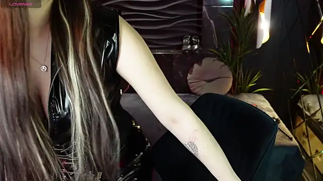 Snapshot of Lily_Moonlight chatting on March 2025 10:32:01 AM Lily Moonlight online show from March 2025 10:32:01 AM