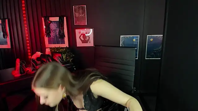 Snapshot of Lily_Moonlight chatting on March 2025 12:57:01 PM Lily Moonlight online show from March 2025 12:57:01 PM