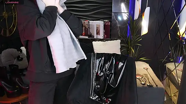 Lily Moonlight online show from February 2026 07:07:02 AM