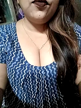 Snapshot of Beautyy38 chatting on February 2025 07:27:02 PM Beautyy38 online show from February 2025 07:27:02 PM