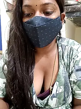 Snapshot of Renuma chatting on February 2025 03:33:01 AM Renuma online show from February 2025 03:33:01 AM