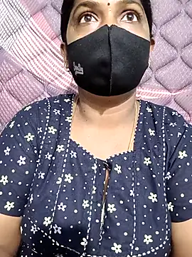 Snapshot of Renuma chatting on September 2025 03:43:01 AM Renuma online show from September 2025 03:43:01 AM