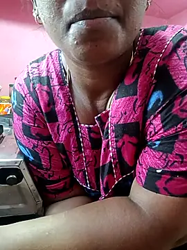 Snapshot of Renuma chatting on October 2025 06:44:01 AM Renuma online show from October 2025 06:44:01 AM