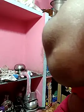 Snapshot of Renuma chatting on November 2025 12:25:01 AM Renuma online show from November 2025 12:25:01 AM