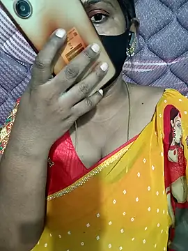 Snapshot of Renuma chatting on April 2026 04:18:01 AM Renuma online show from April 2026 04:18:01 AM