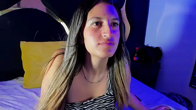 GiaRoussel online show from November 2025 03:12:01 PM