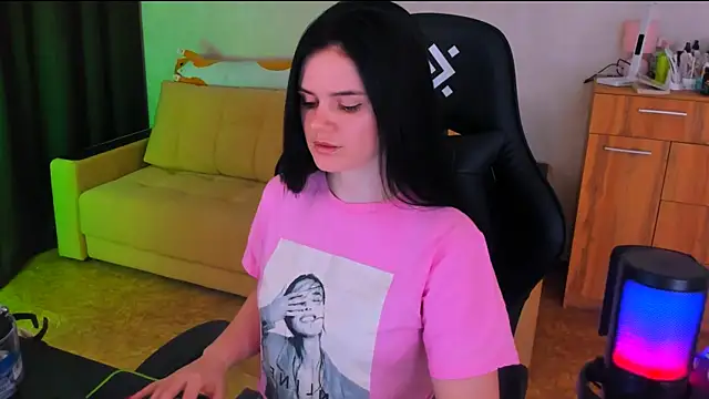 Lora Cain online show from March 2025 02:10:02 PM