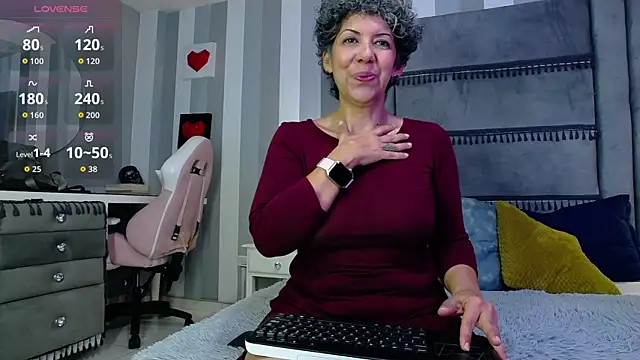 Julianewell online show from February 2026 12:38:02 PM