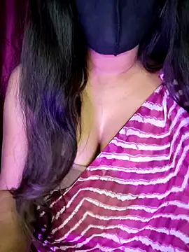 Snapshot of SexyAndHottie chatting on January 2025 06:12:01 AM SexyAndHottie online show from January 2025 06:12:01 AM
