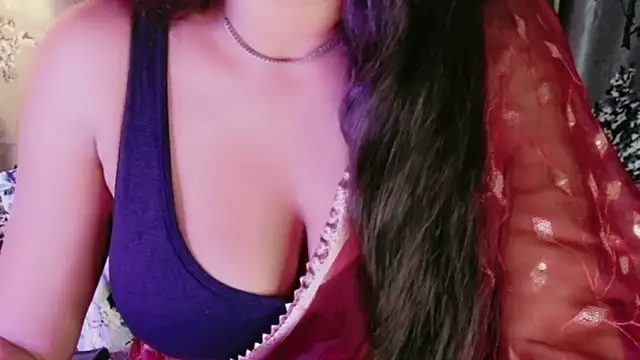 Snapshot of SexyAndHottie chatting on October 2025 02:40:01 PM SexyAndHottie online show from October 2025 02:40:01 PM