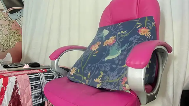 Snapshot of KOURTNEY-- chatting on February 2025 04:30:02 AM KOURTNEY-- online show from February 2025 04:30:02 AM