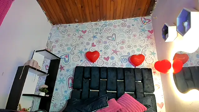 Snapshot of KOURTNEY-- chatting on February 2025 04:41:02 AM KOURTNEY-- online show from February 2025 04:41:02 AM