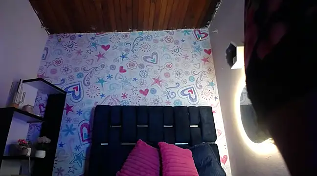 Snapshot of KOURTNEY-- chatting on March 2025 01:23:01 AM KOURTNEY-- online show from March 2025 01:23:01 AM