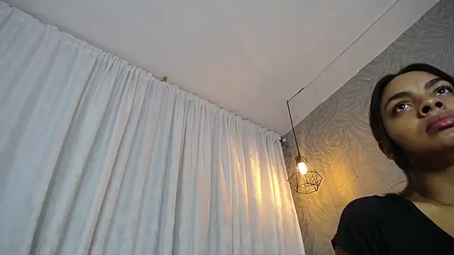 Snapshot of KOURTNEY-- chatting on November 2025 01:50:02 AM KOURTNEY-- online show from November 2025 01:50:02 AM