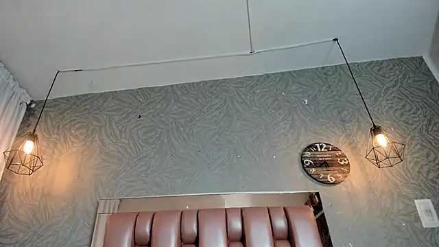 Snapshot of KOURTNEY-- chatting on November 2025 02:10:02 AM KOURTNEY-- online show from November 2025 02:10:02 AM