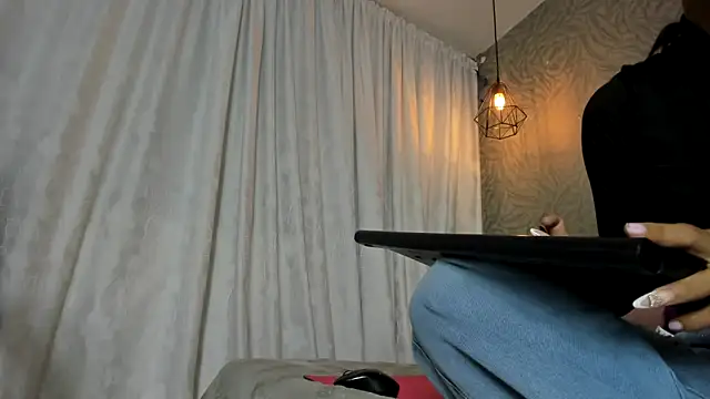 Snapshot of KOURTNEY-- chatting on January 2026 02:27:01 AM KOURTNEY-- online show from January 2026 02:27:01 AM