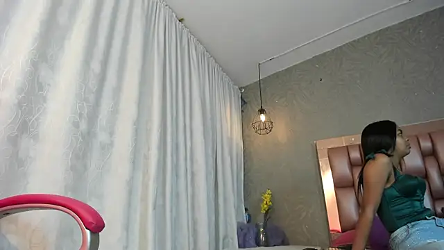 Snapshot of KOURTNEY-- chatting on February 2026 02:32:01 AM KOURTNEY-- online show from February 2026 02:32:01 AM