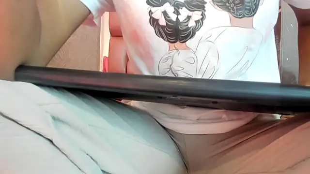 Snapshot of KOURTNEY-- chatting on February 2026 01:46:02 AM KOURTNEY-- online show from February 2026 01:46:02 AM