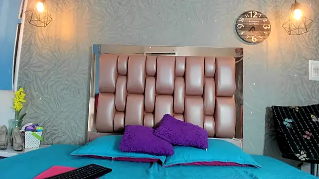 Snapshot of KOURTNEY-- chatting on February 2026 02:23:01 AM KOURTNEY-- online show from February 2026 02:23:01 AM