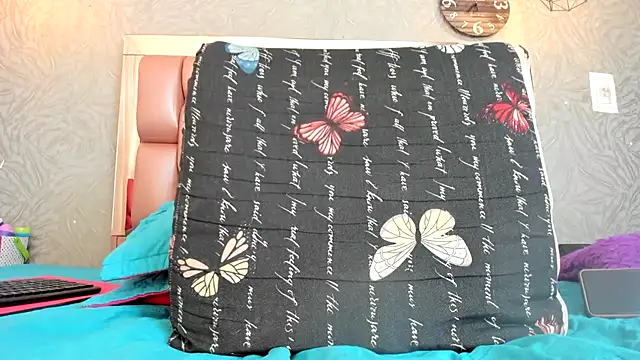 Snapshot of KOURTNEY-- chatting on February 2026 02:56:02 AM KOURTNEY-- online show from February 2026 02:56:02 AM