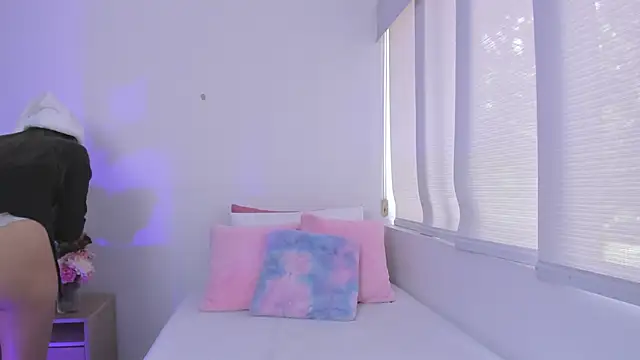 Brisa blue online show from December 2024 04:04:01 PM