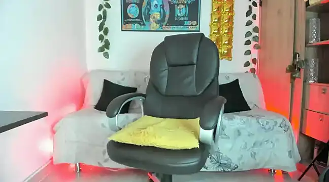 Snapshot of mikee_scooth chatting on January 2025 01:06:01 AM mikee scooth online show from January 2025 01:06:01 AM