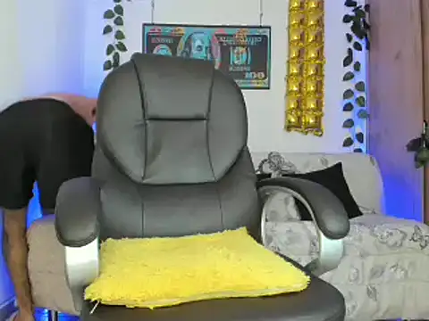 Snapshot of mikee_scooth chatting on January 2025 03:47:01 PM mikee scooth online show from January 2025 03:47:01 PM