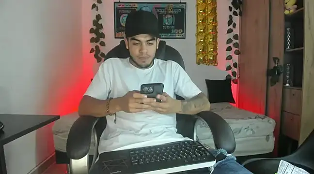 Snapshot of mikee_scooth chatting on February 2025 04:01:01 AM mikee scooth online show from February 2025 04:01:01 AM