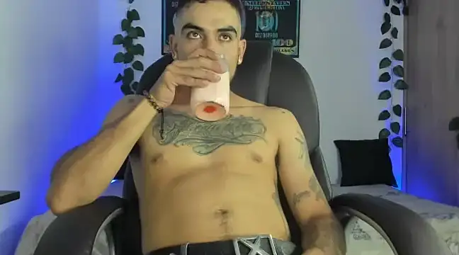 Snapshot of mikee_scooth chatting on February 2025 04:07:01 AM mikee scooth online show from February 2025 04:07:01 AM