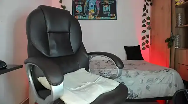 Snapshot of mikee_scooth chatting on February 2025 09:53:02 AM mikee scooth online show from February 2025 09:53:02 AM