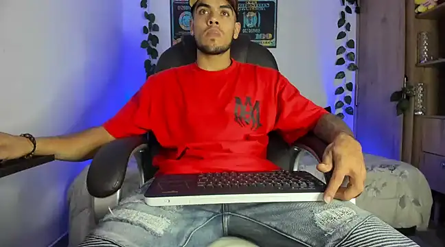 Snapshot of mikee_scooth chatting on February 2025 01:21:02 AM mikee scooth online show from February 2025 01:21:02 AM