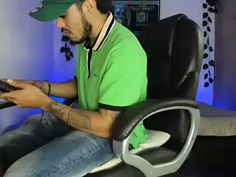 Snapshot of mikee_scooth chatting on March 2025 03:25:01 AM mikee scooth online show from March 2025 03:25:01 AM