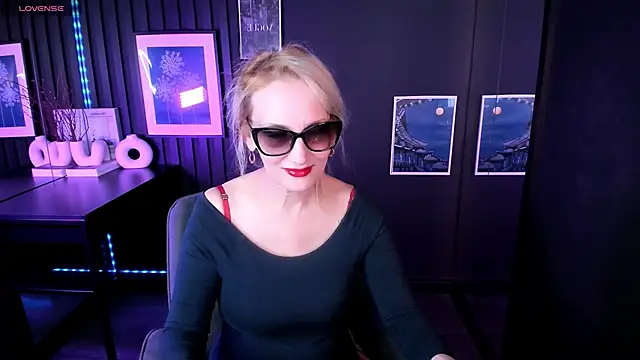 Snapshot of Queen_Anna_ chatting on May 2026 05:35:01 AM Queen Anna online show from May 2026 05:35:01 AM