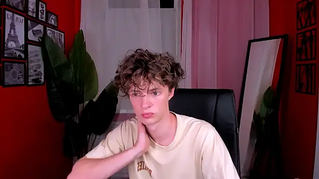 Snapshot of LukeSweet chatting on July 2026 02:31:01 PM LukeSweet online show from July 2026 02:31:01 PM