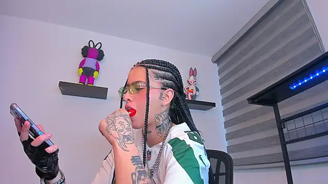 Gangster Girl online show from December 2025 09:22:01 PM