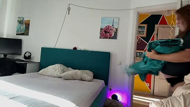 Snapshot of courteous_raspberrry chatting on September 2025 12:42:02 PM courteous raspberrry online show from September 2025 12:42:02 PM