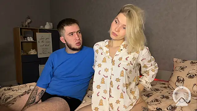 Adelovenick online show from December 2024 07:33:01 PM