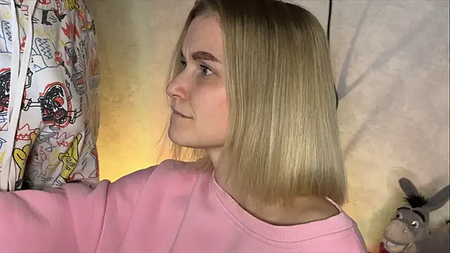 Adelovenick online show from March 2025 06:55:01 PM