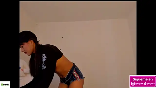 meganthompsonn22 online show from November 2025 01:44:01 PM