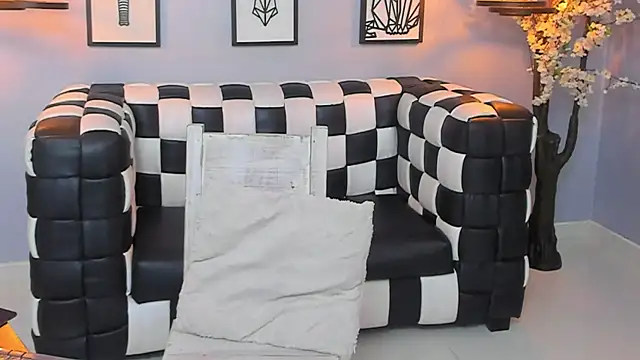 SARAFOXX  online show from December 2024 12:23:01 AM