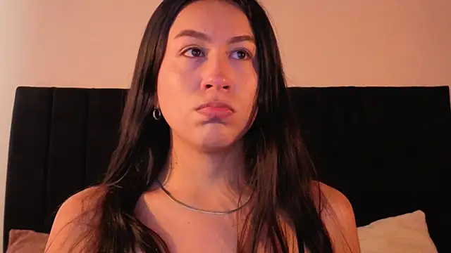 EmiGomez  online show from November 2025 12:48:02 PM