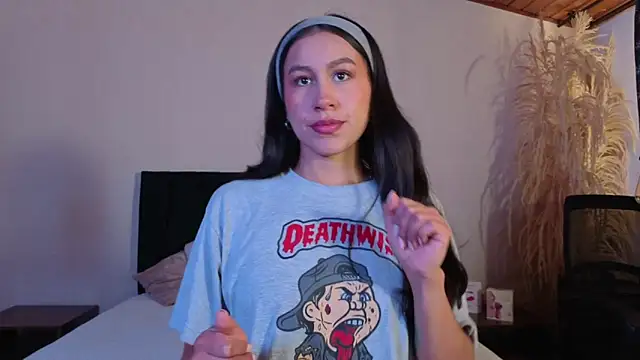 EmiGomez  online show from March 2026 01:18:01 PM